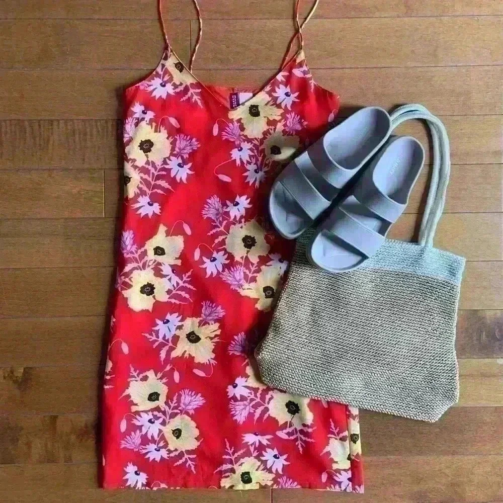 H&M | Red floral spaghetti strap mini shift dress size 2 or xs